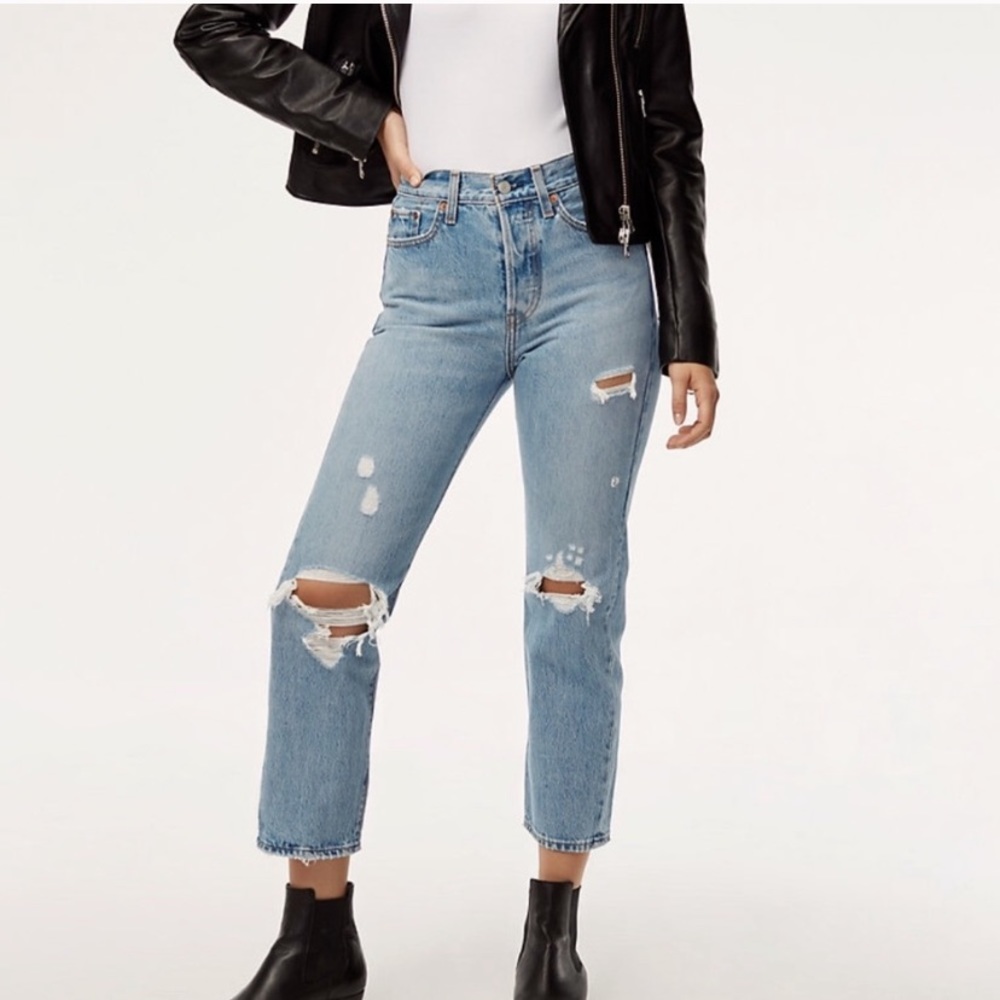 NEW Levi’s Wedgie Straight Jeans Distressed
